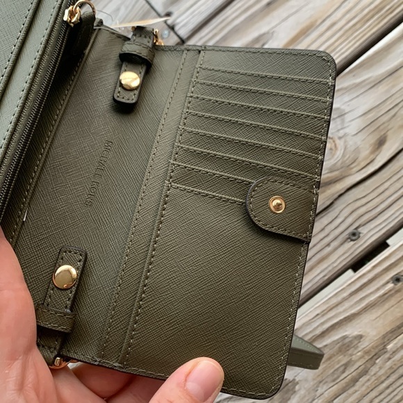 Michael Kors phone crossbody bag - Picture 6 of 10